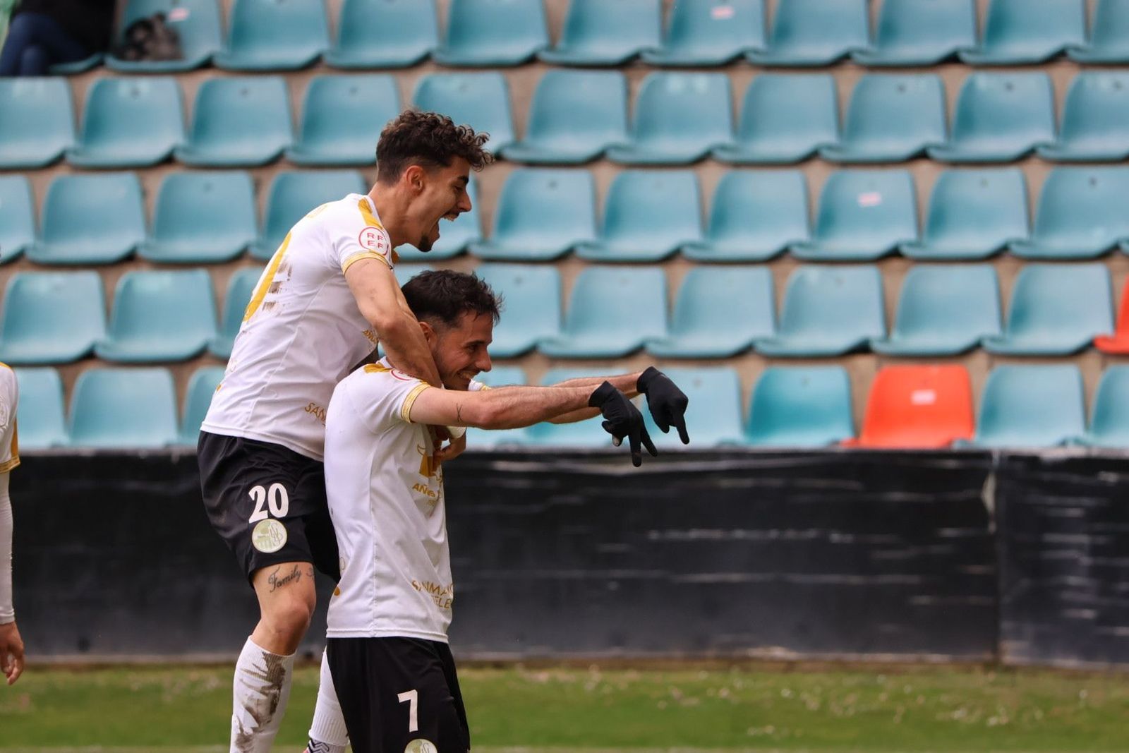 Alvarito celebra su gol ante el Villaralbo | FOTO ANDREA MATEOS