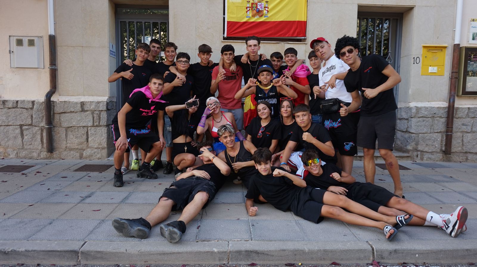 desfile-de-penas-en-castellanos-de-moriscos-12