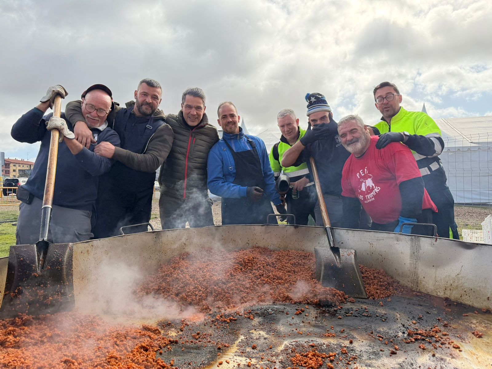 Comida solidaria de las peñas y los quintos 2026 en Villamayor