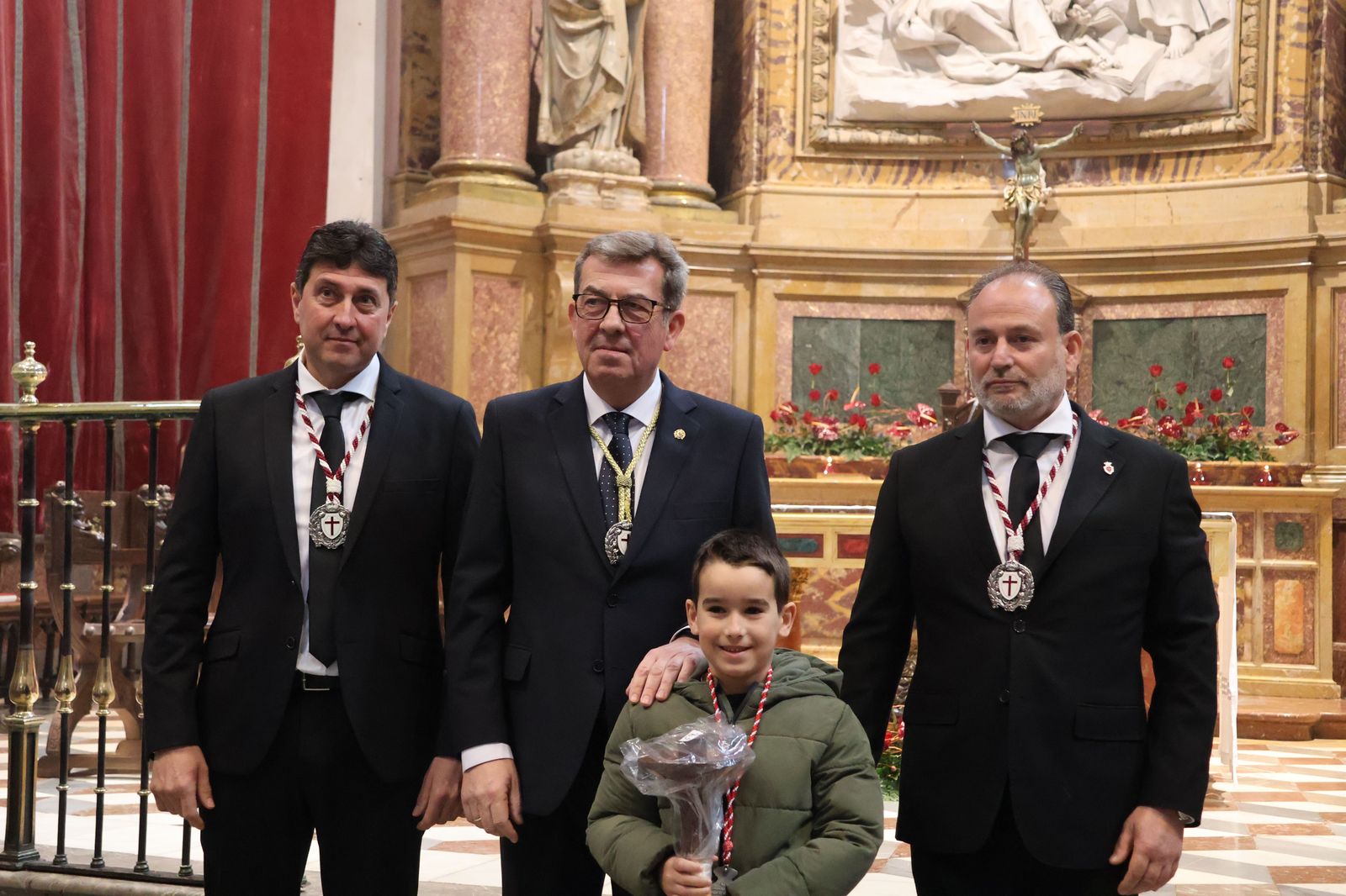 entrada-de-nuevos-hermanos-de-la-cofradia-del-silencio-13