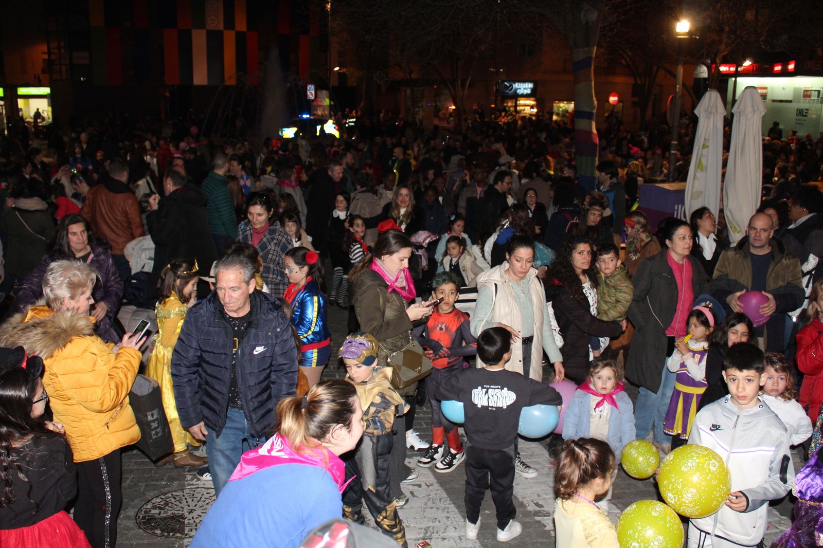 desfile-de-disfraces-de-carnaval-del-barrio-del-oeste-48