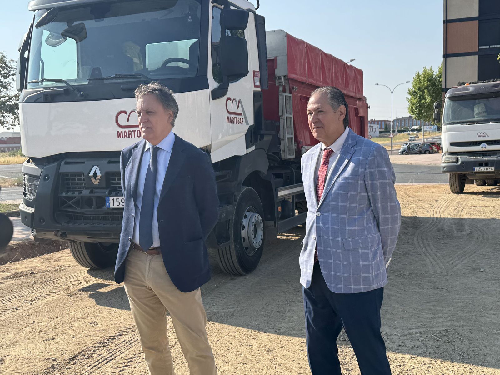 El alcalde de Salamanca, Carlos García Carbayo, visita las obras del nuevo aparcamiento gratuito en superficie del barrio El Zurguén