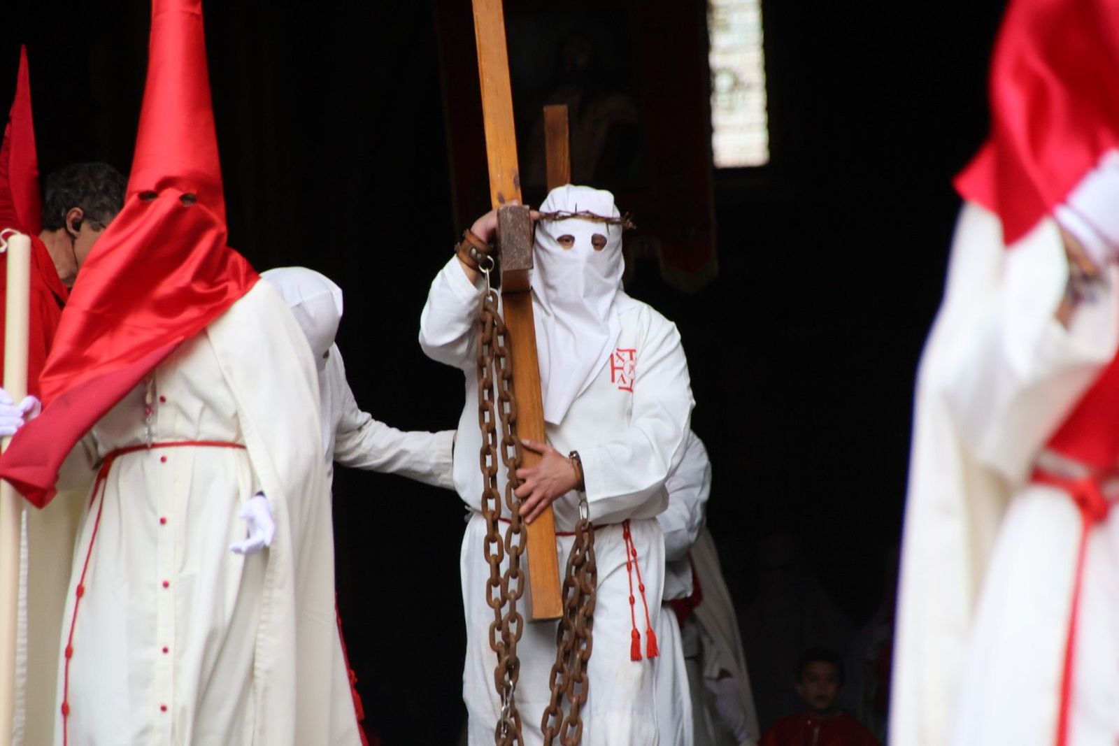 Jesús del Perdón procesiona en la Catedral de Salamanca