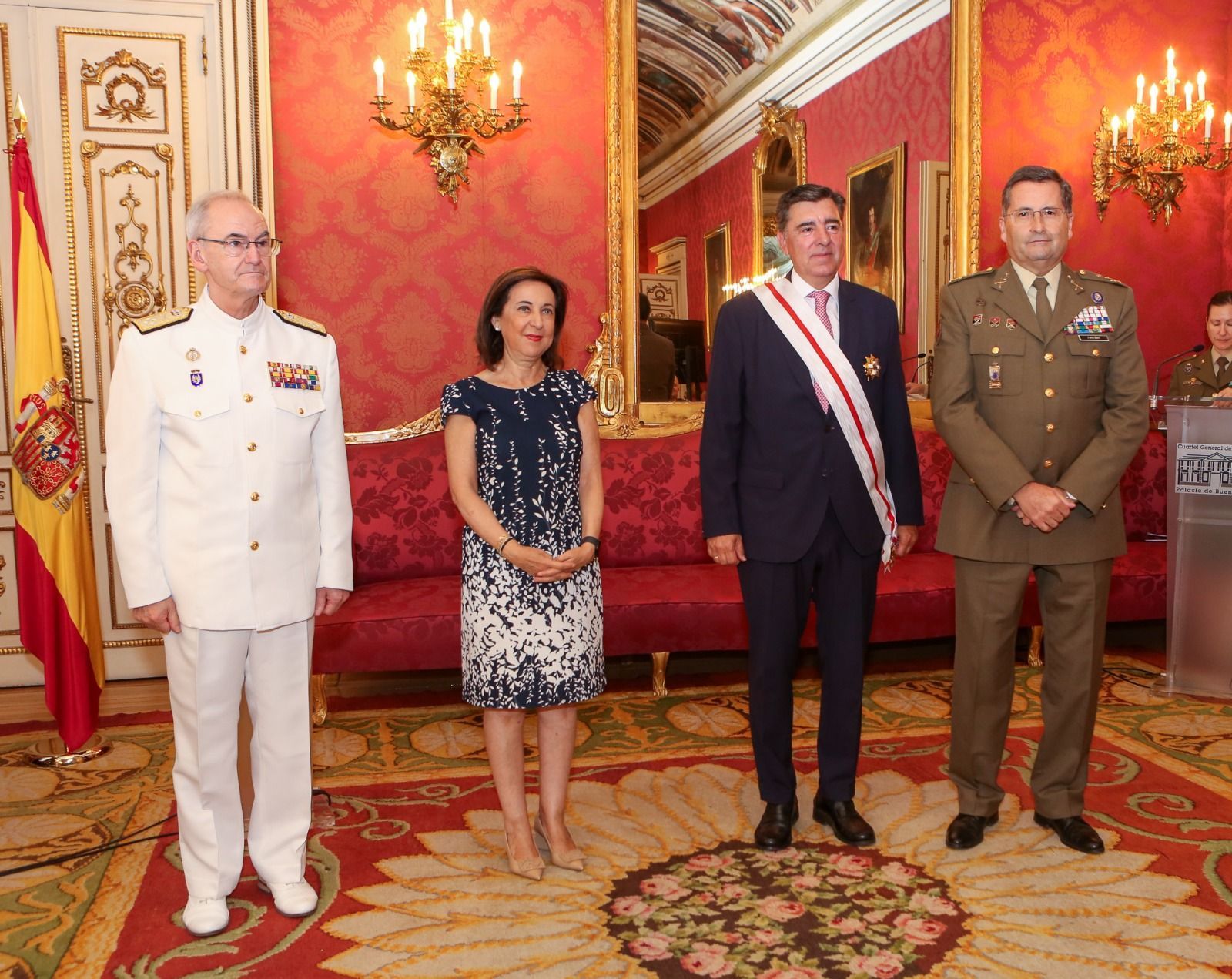 Bermúdez de Castro recibe la Gran Cruz del Mérito Militar con distintivo blanco Bermúdez de Castro recibe la Gran Cruz del Mérito Militar con distintivo blanco