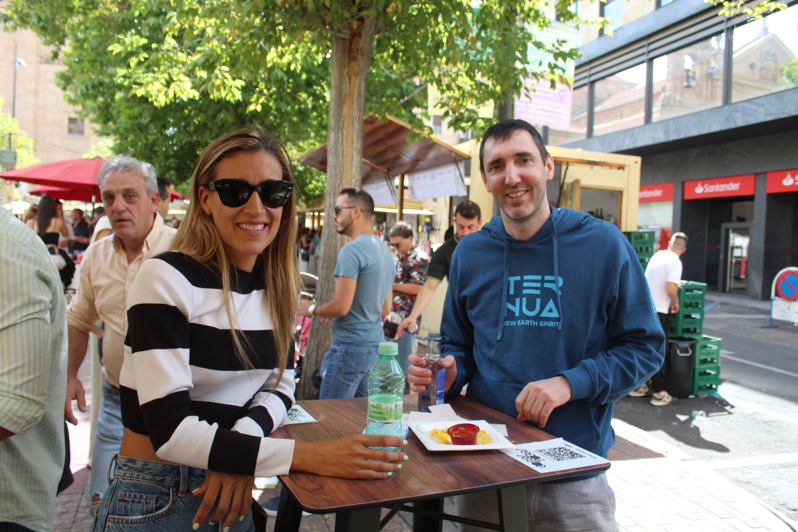 Ambiente en la Feria de Día en el mediodía de este domingo