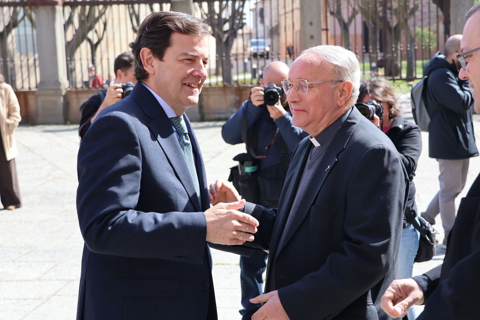 GALERÍA | La visita de Alfonso Fernández Mañueco a la Catedral de Zamora, en imágenes