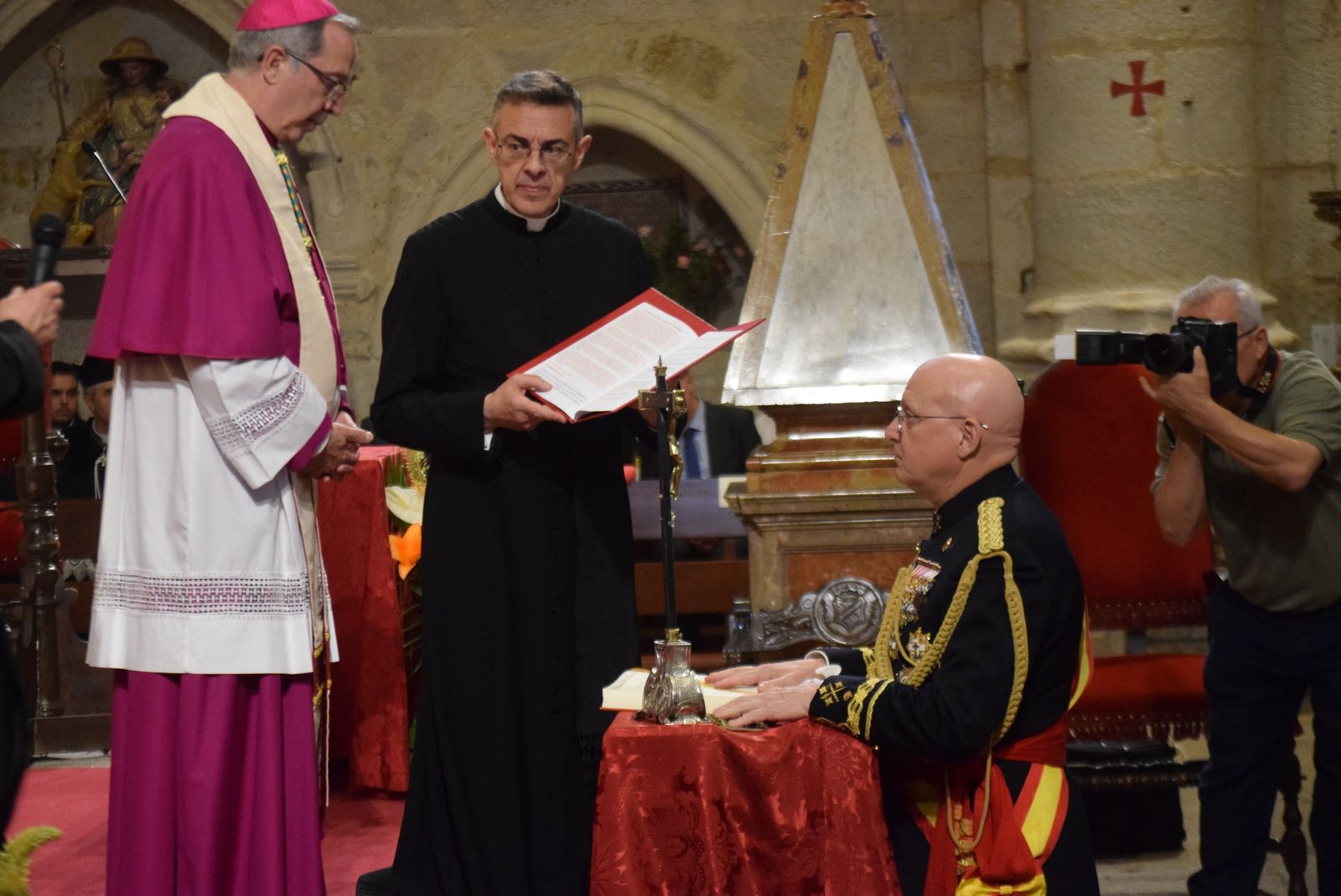 La Real Cofradía de Caballeros Cubicularios da la bienvenida a cuatro nuevos miembros.