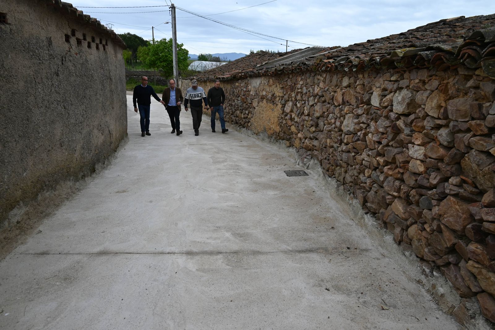 Calle asfaltada en Pedrotoro. Foto Ayto. Ciudad Rodrigo Calle asfaltada en Pedrotoro. Foto Ayto. Ciudad Rodrigo