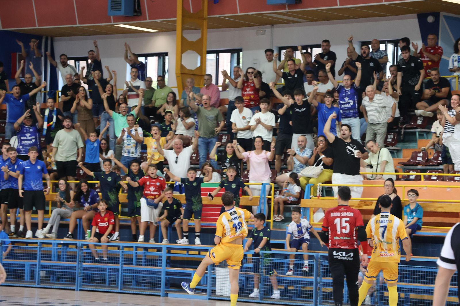 Guancho celebra el gol frente al River Sala Zamora en el Ángel Nieto